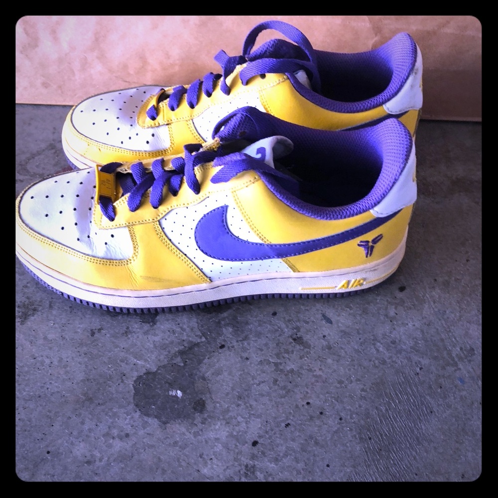 Lakers Nike tennis shoes (size 7)